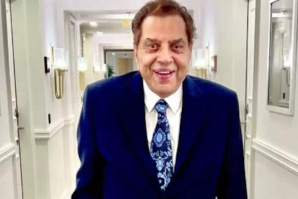 Dharmendra health update: An ambulance spotted leaving the actor's house, security tightens at Juhu cremetorium | Hindi Movie News - The Times of India