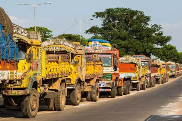 454301 commercial vehicle truck.webp