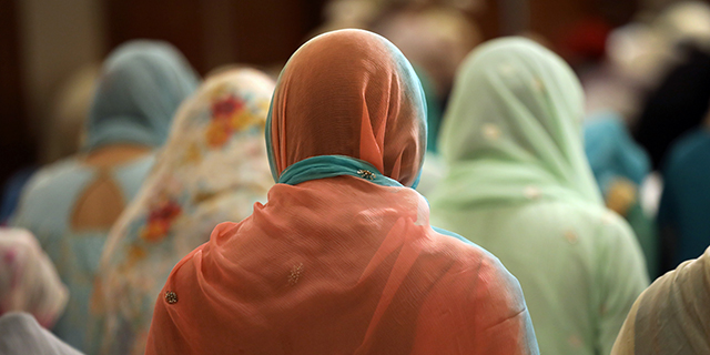 360007 muslim women