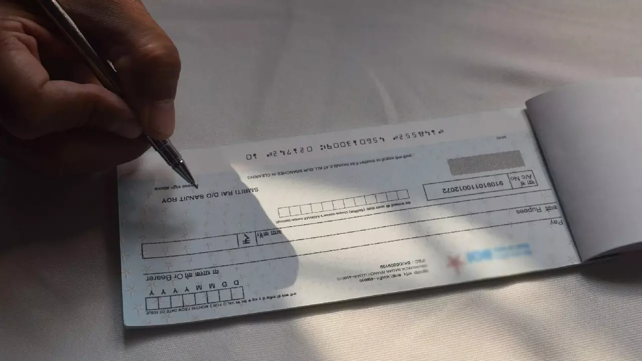 605762 signing a cheque book.webp