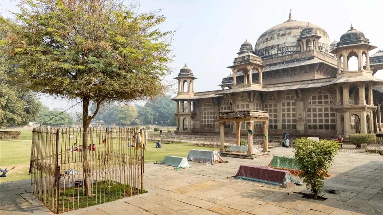 606285 dargah hazrat sheikh muhammad ghaus.webp