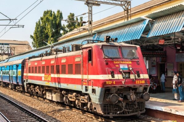 Delhi High Court Upholds Division Of Railway Posts Between Low Vision & Blind Aspirants Delhi High Court Upholds Division Of Railway Posts Between Low Vision & Blind Aspirants