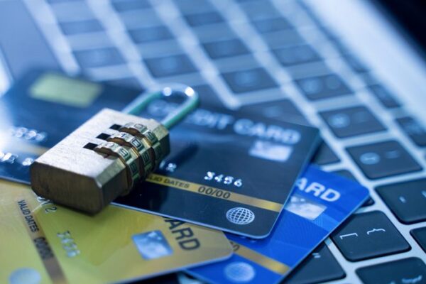 Axis bank ₹2 lakh credit card fraud