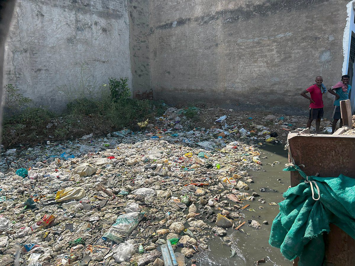 ‘Why are we living like pigs?’: Gurgaon’s ‘millennium city’ hides a neighbourhood drowning in sewage and disease 1 ‘Why are we living like pigs?’: Gurgaon’s ‘millennium city’ hides a neighbourhood drowning in sewage and disease
